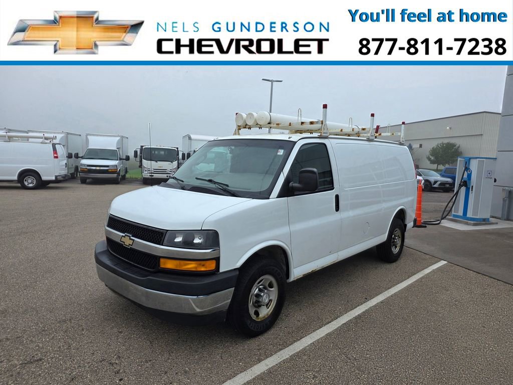 Used 2017 Chevrolet Express 3500 RWD image 2