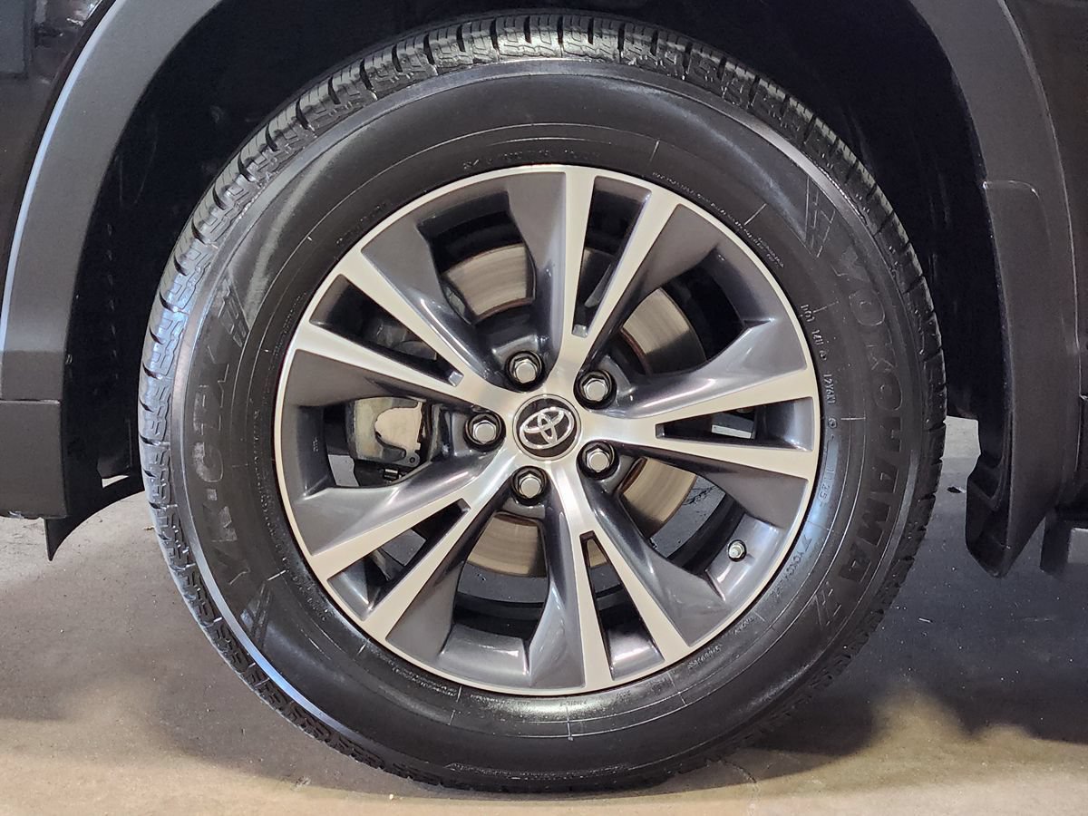Used 2016 Toyota Highlander XLE FWD image 28