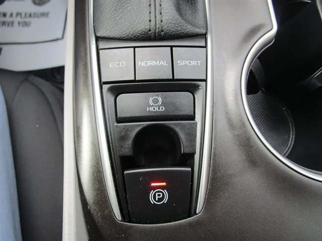 Used 2023 Toyota Camry LE AWD/4WD image 37