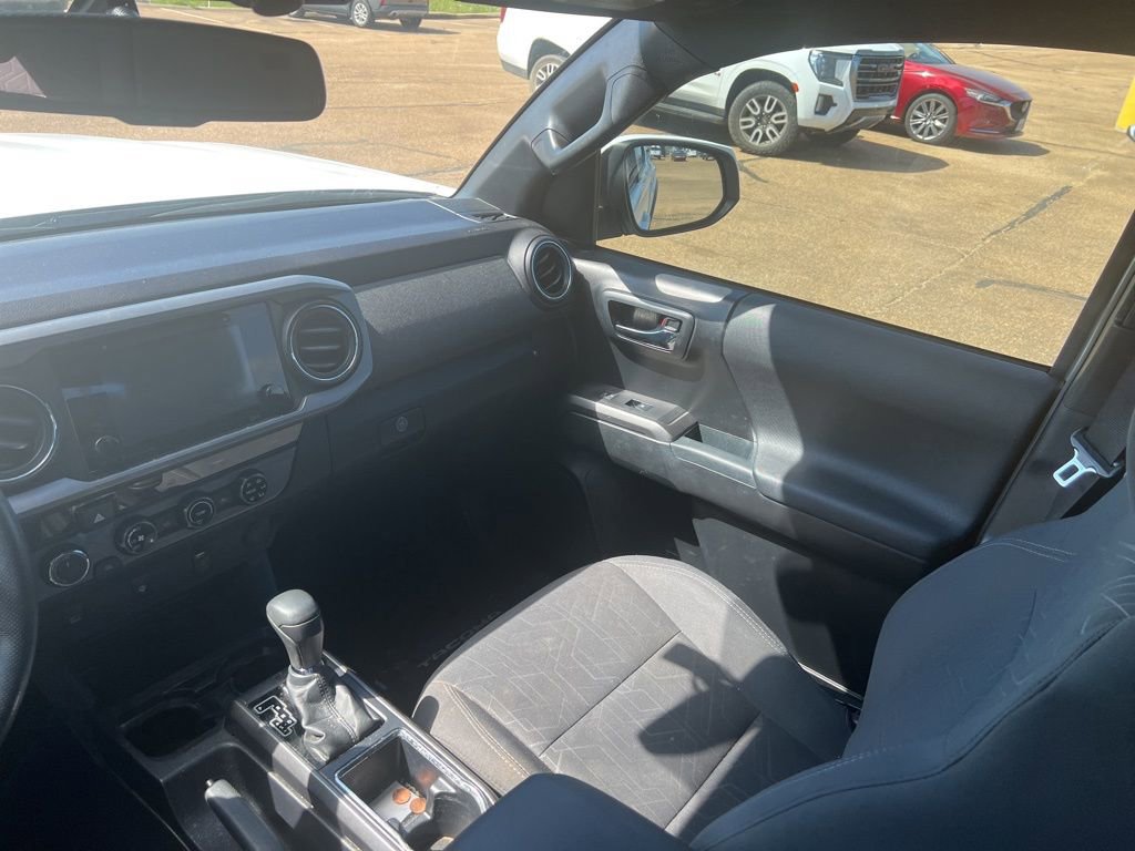 Used 2017 Toyota Tacoma TRD Off-Road w/ Tow Package (A/T) image 17