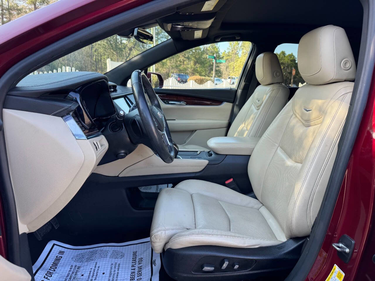 Used 2017 Cadillac XT5 Luxury w/ Driver Awareness Package image 10