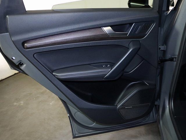 Used 2025 Audi Q5 e Premium Plus w/ Premium Plus Package image 29