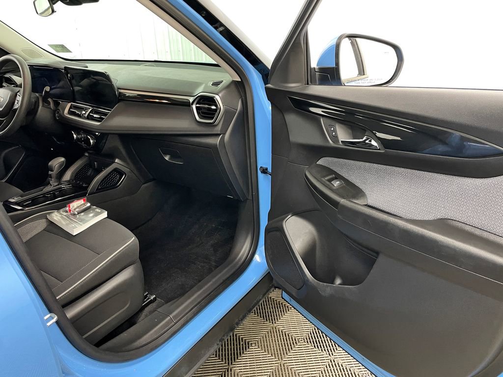 Certified 2024 Chevrolet TrailBlazer LT w/ Driver Confidence Package image 34