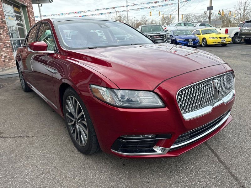 Used 2018 Lincoln Continental Select image 3
