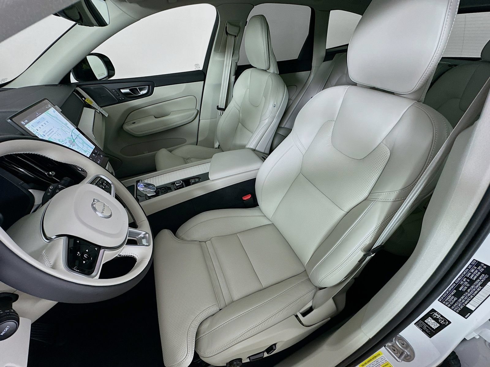 New 2026 Volvo XC60 T8 Ultra w/ Protection Package Premier AWD/4WD image 33
