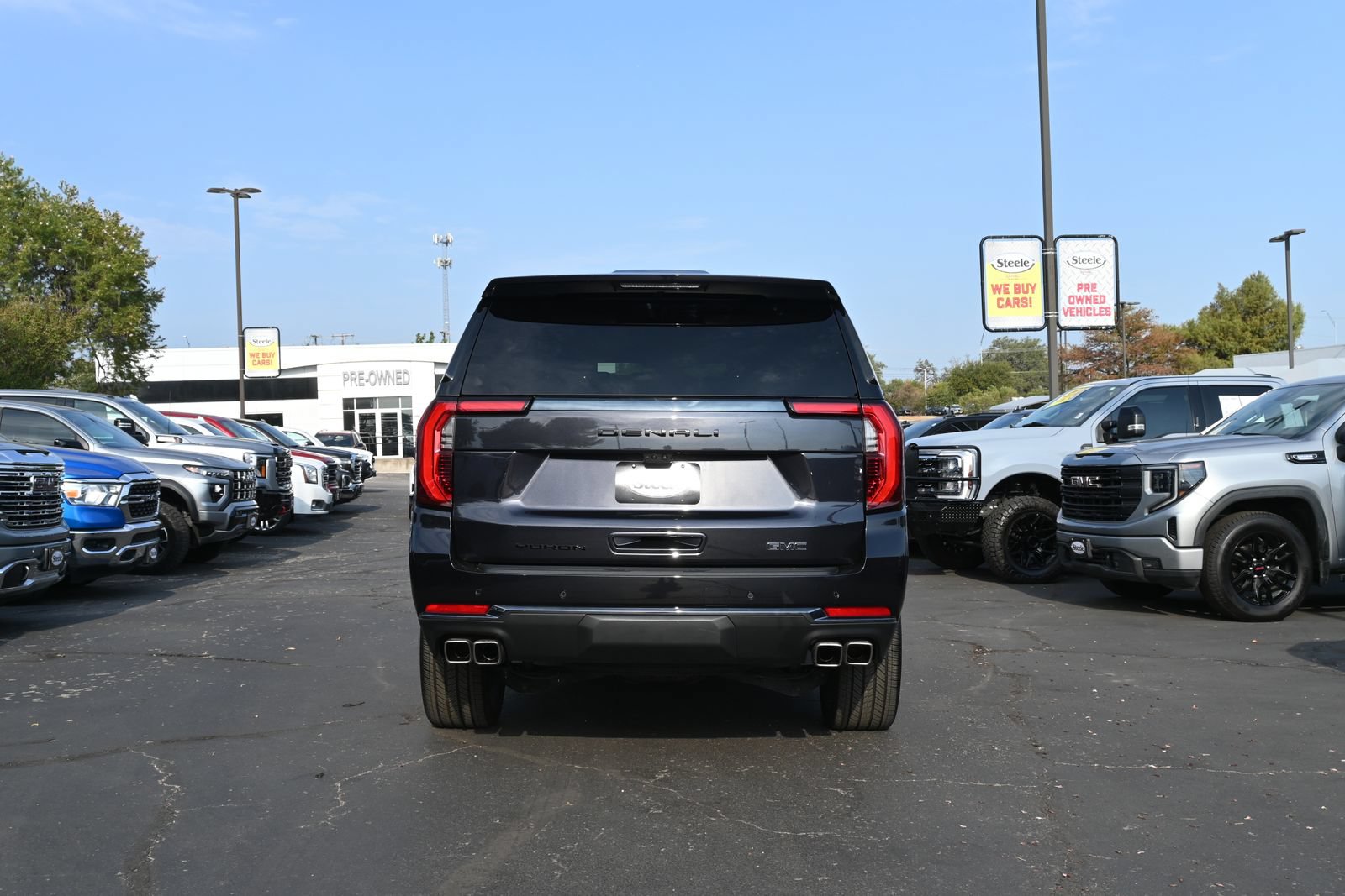 Used 2025 GMC Yukon Denali Ultimate AWD/4WD image 6