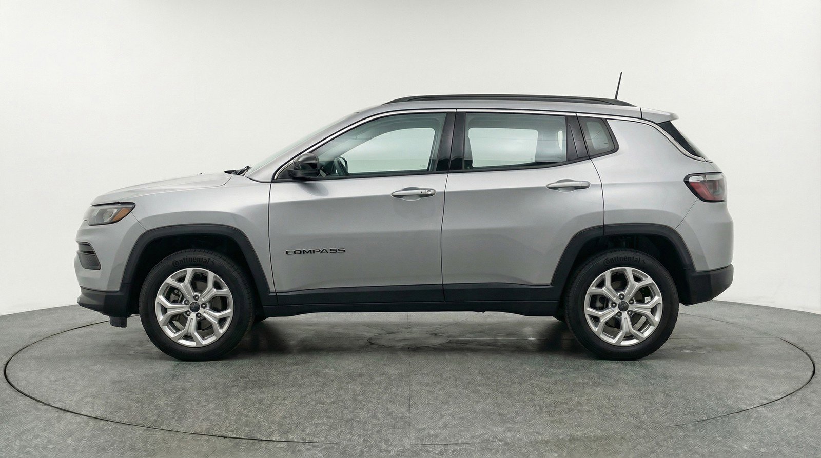 Used 2025 Jeep Compass Latitude image 5