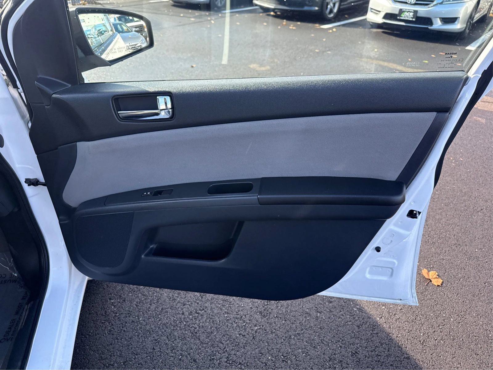 Used 2011 Nissan Sentra 2.0 SL w/ Navigation Pkg FWD image 20