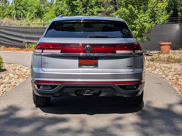 Certified 2024 Volkswagen Atlas Cross Sport SE AWD/4WD image 4