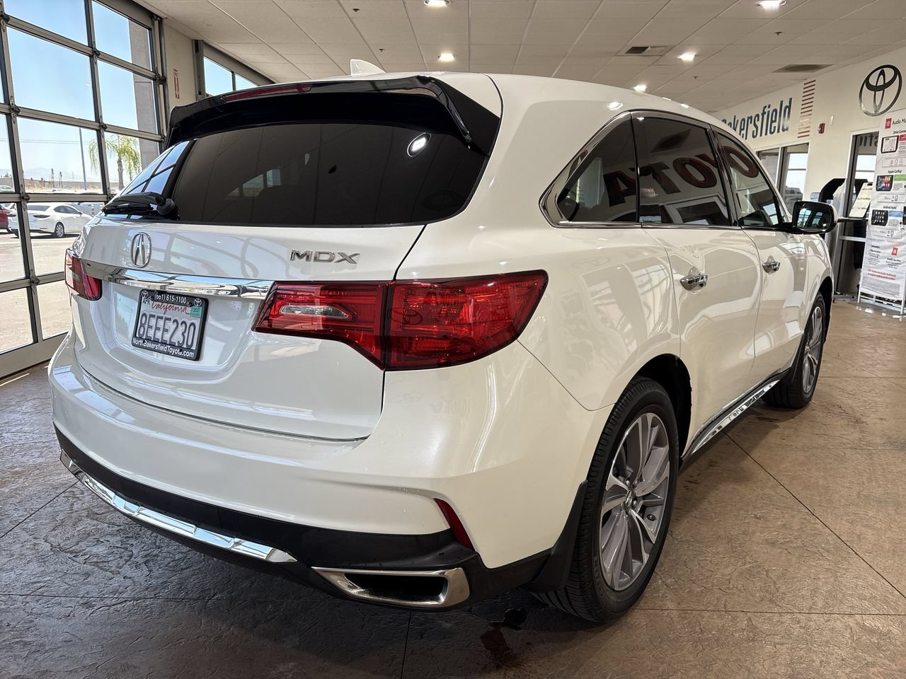 Used 2018 Acura MDX FWD w/ Technology Package image 2
