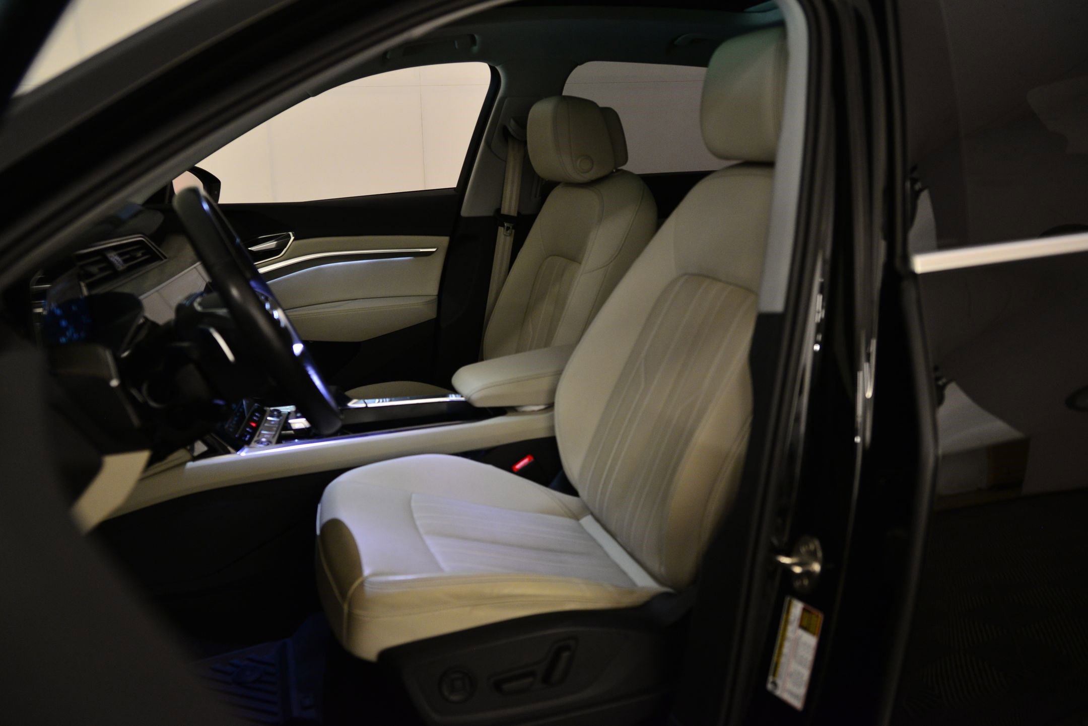 Certified 2024 Audi Q8 e-tron Premium Plus w/ Premium Plus Package image 5