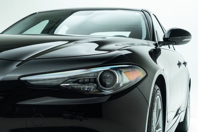 Used 2018 Alfa Romeo Giulia AWD image 11