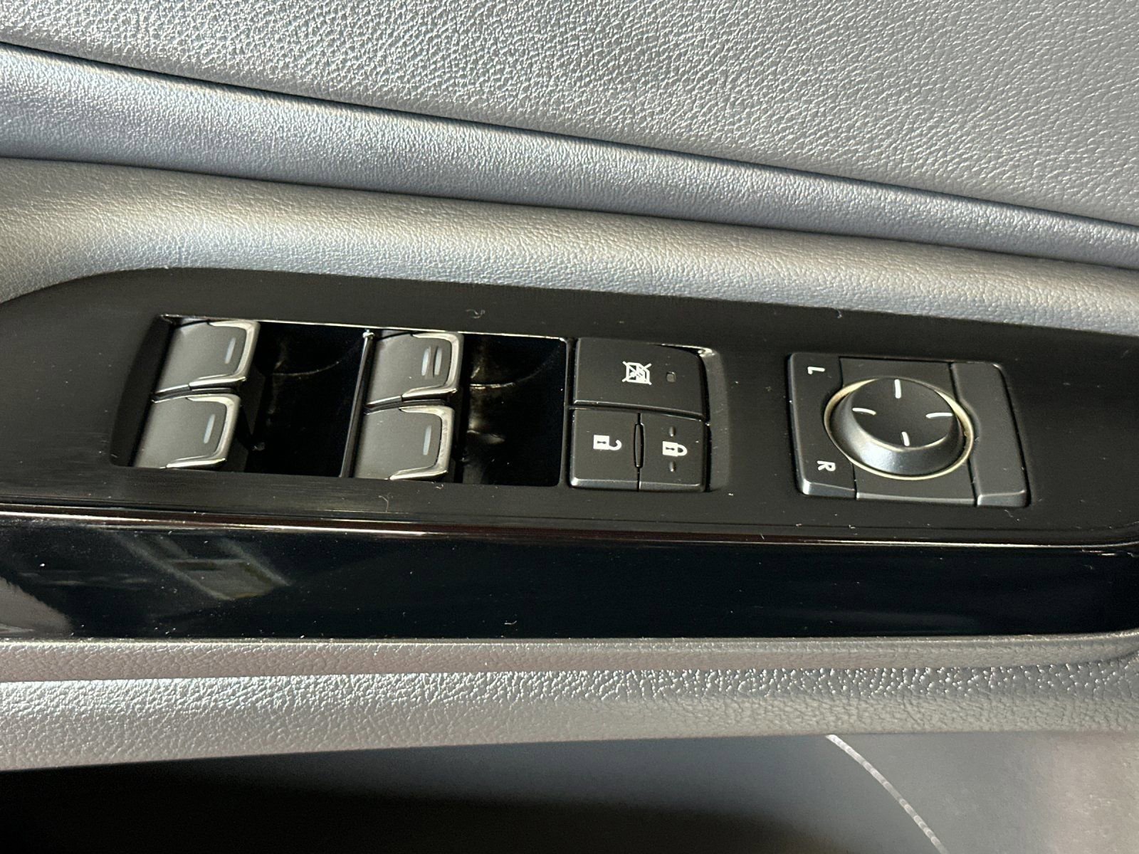 Used 2023 Lexus ES 350 w/ Accessory Package (Z2) image 12