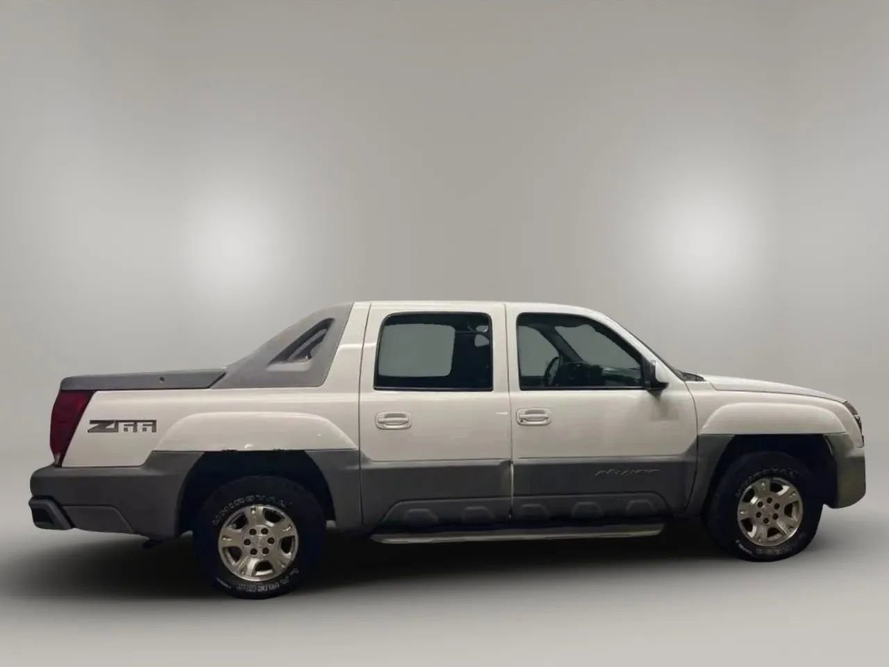 Used 2002 Chevrolet Avalanche Sport Utility Pickup 4D image 2