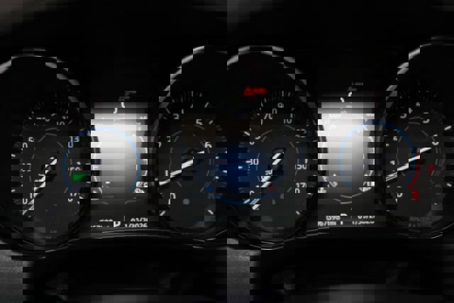 Used 2017 Jaguar XE Premium image 23