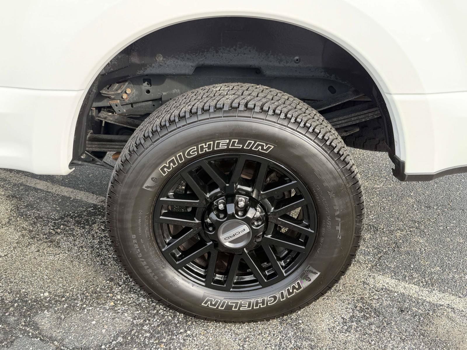 Used 2022 Ford F350 Lariat w/ Black Appearance Package AWD/4WD image 33