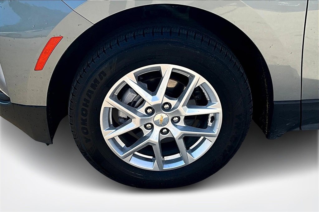 Used 2023 Chevrolet Equinox LT image 32