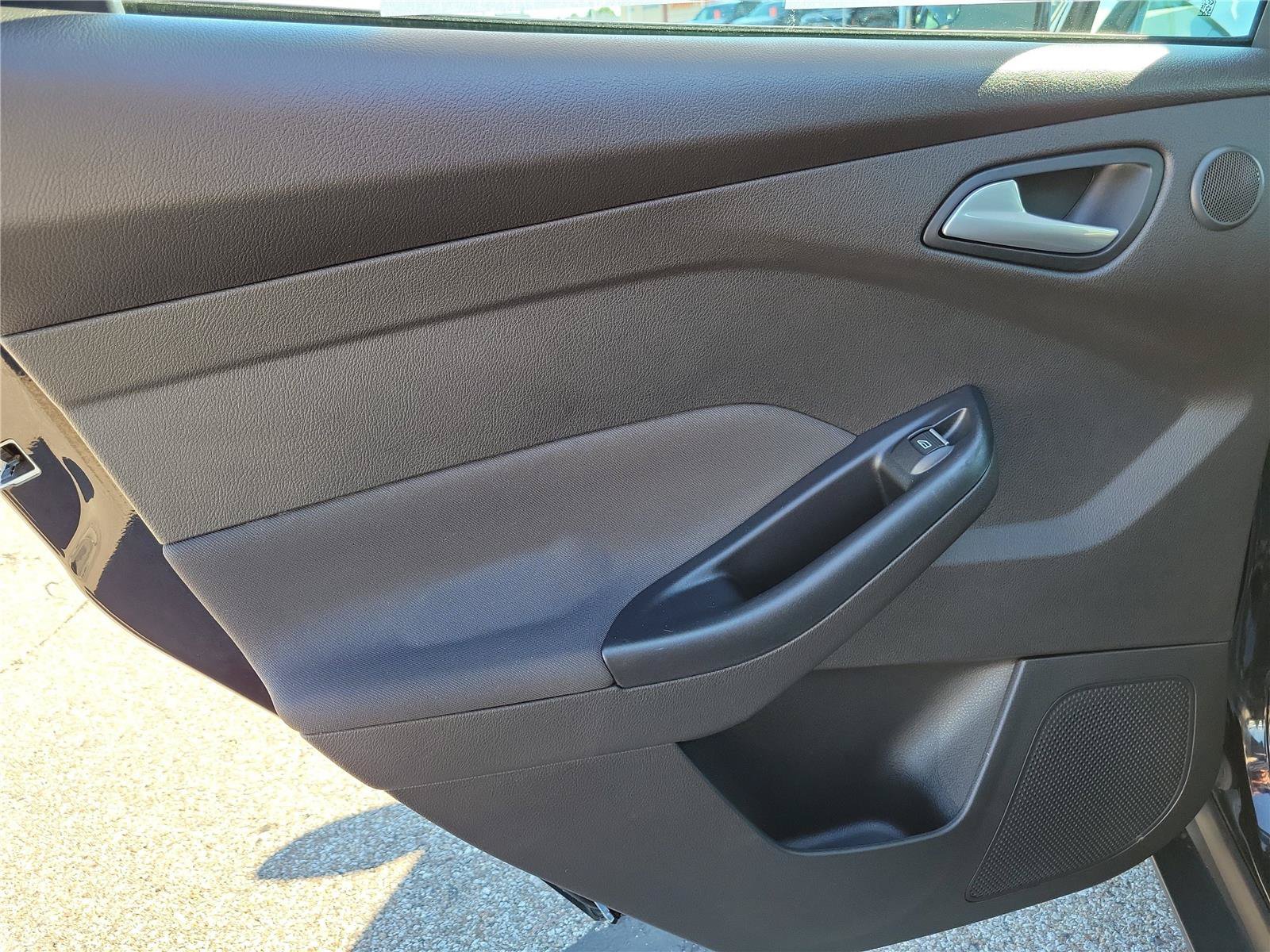 Used 2017 Ford Focus Titanium FWD image 15