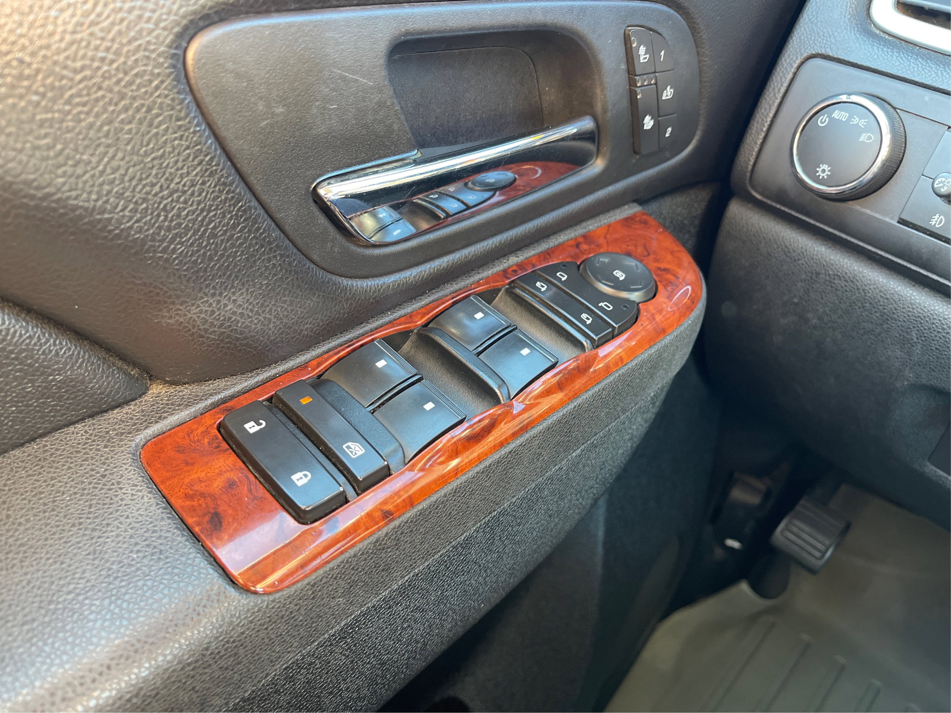 Used 2011 GMC Yukon SLT image 33