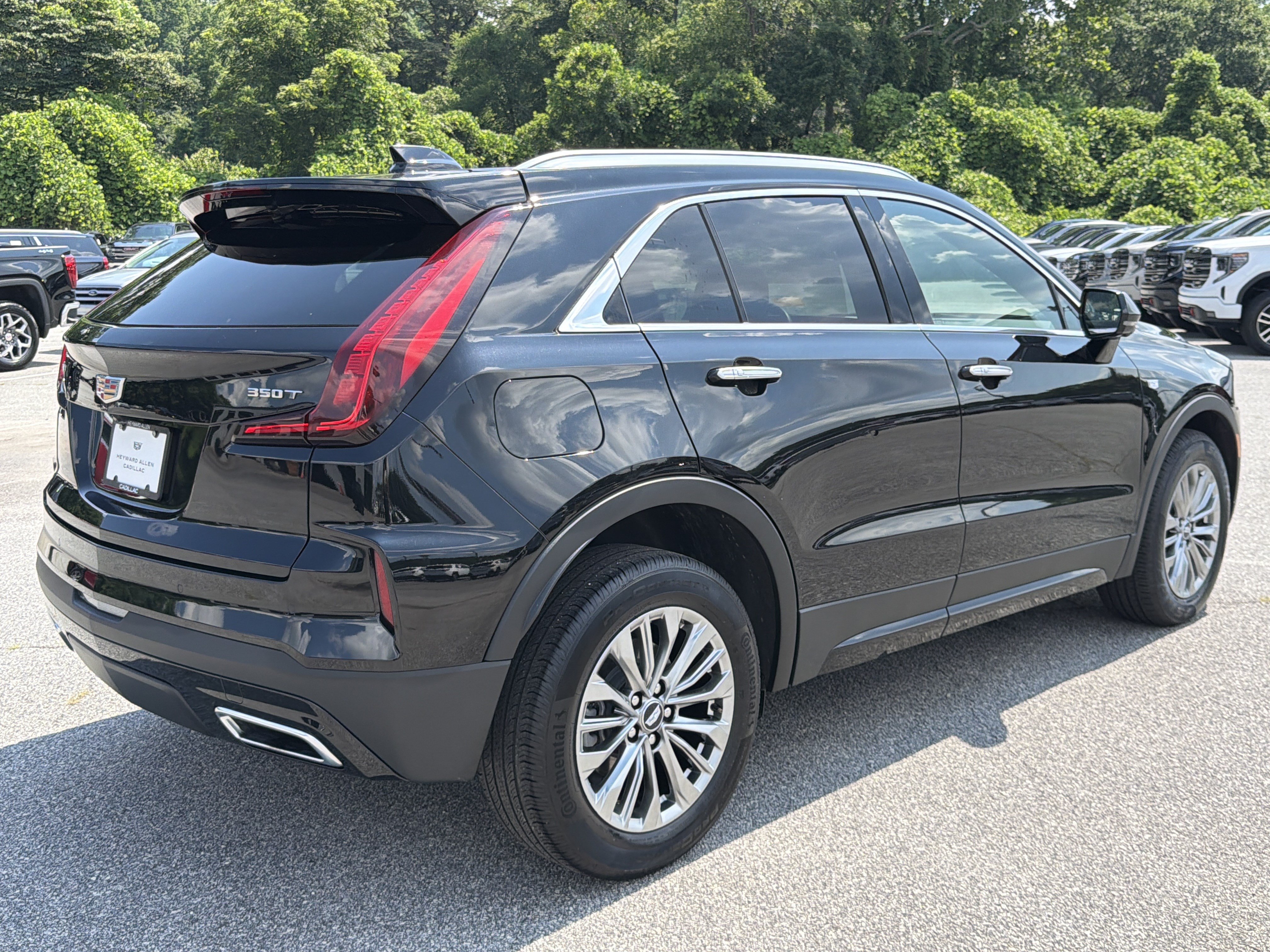 Used 2025 Cadillac XT4 Premium Luxury FWD image 11
