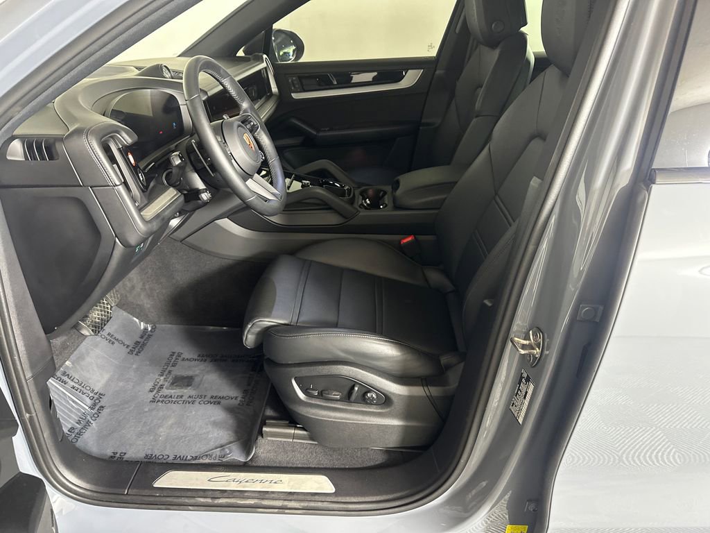 Used 2025 Porsche Cayenne Coupe image 9