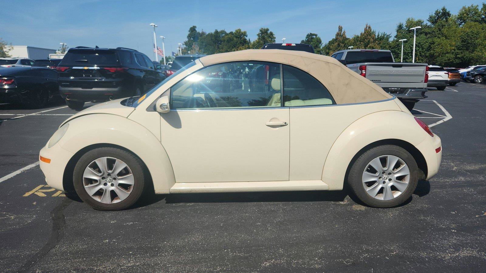 Used 2009 Volkswagen Beetle S FWD image 5