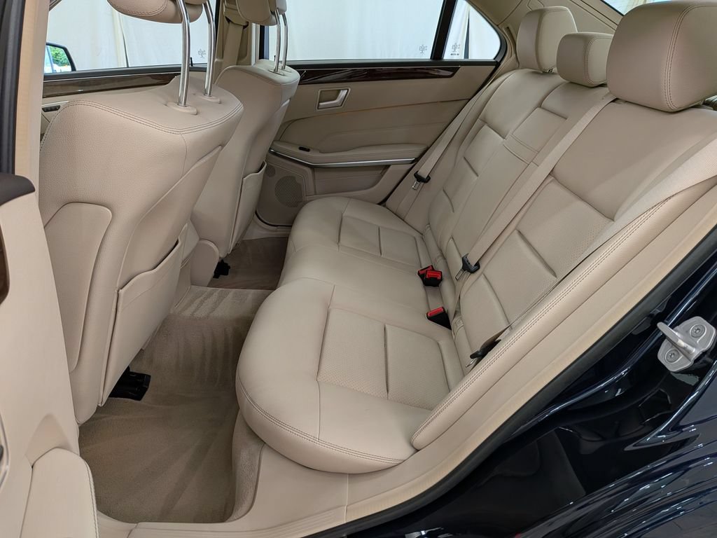 Used 2014 Mercedes-Benz E 350 4MATIC Sedan image 28
