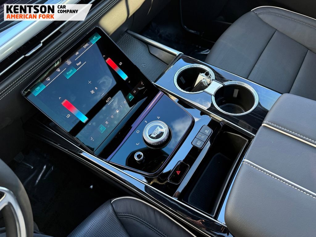 Used 2025 Cadillac Escalade ESV Sport image 29