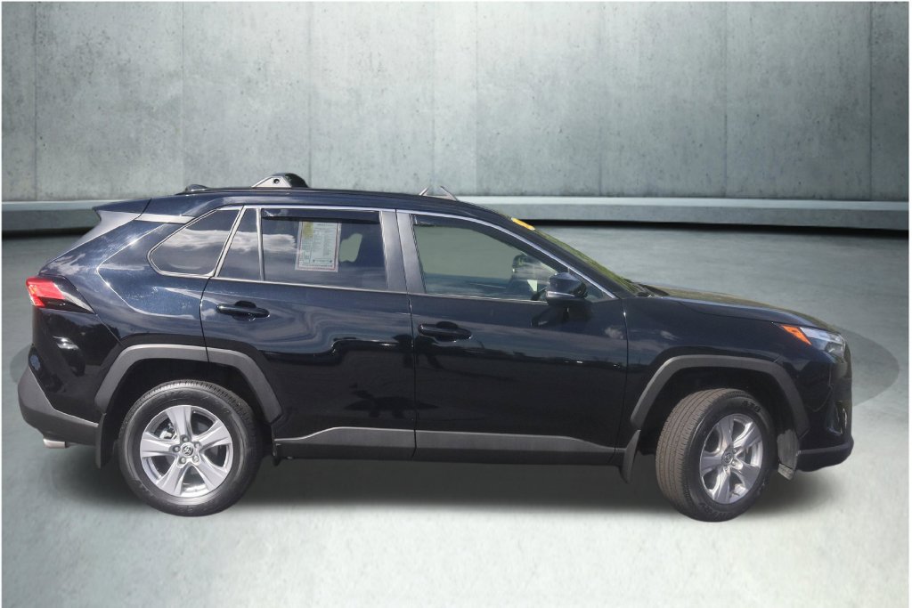 Used 2025 Toyota RAV4 XLE AWD/4WD image 30