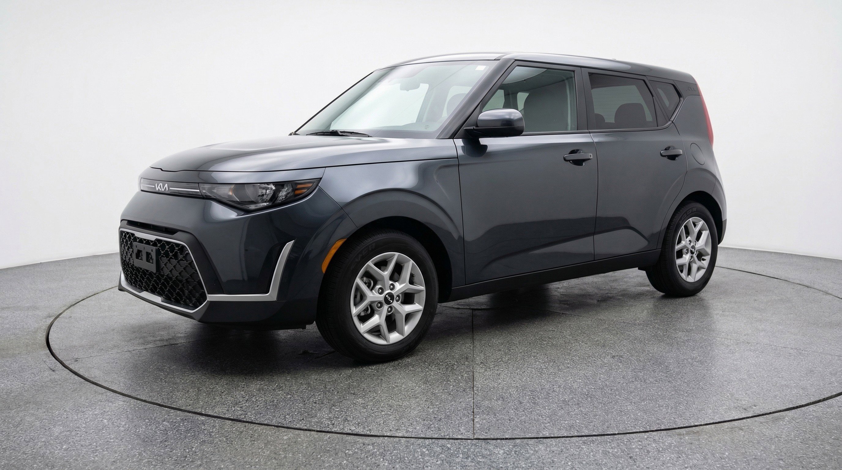 Used 2025 Kia Soul LX w/ LX Technology Package image 3