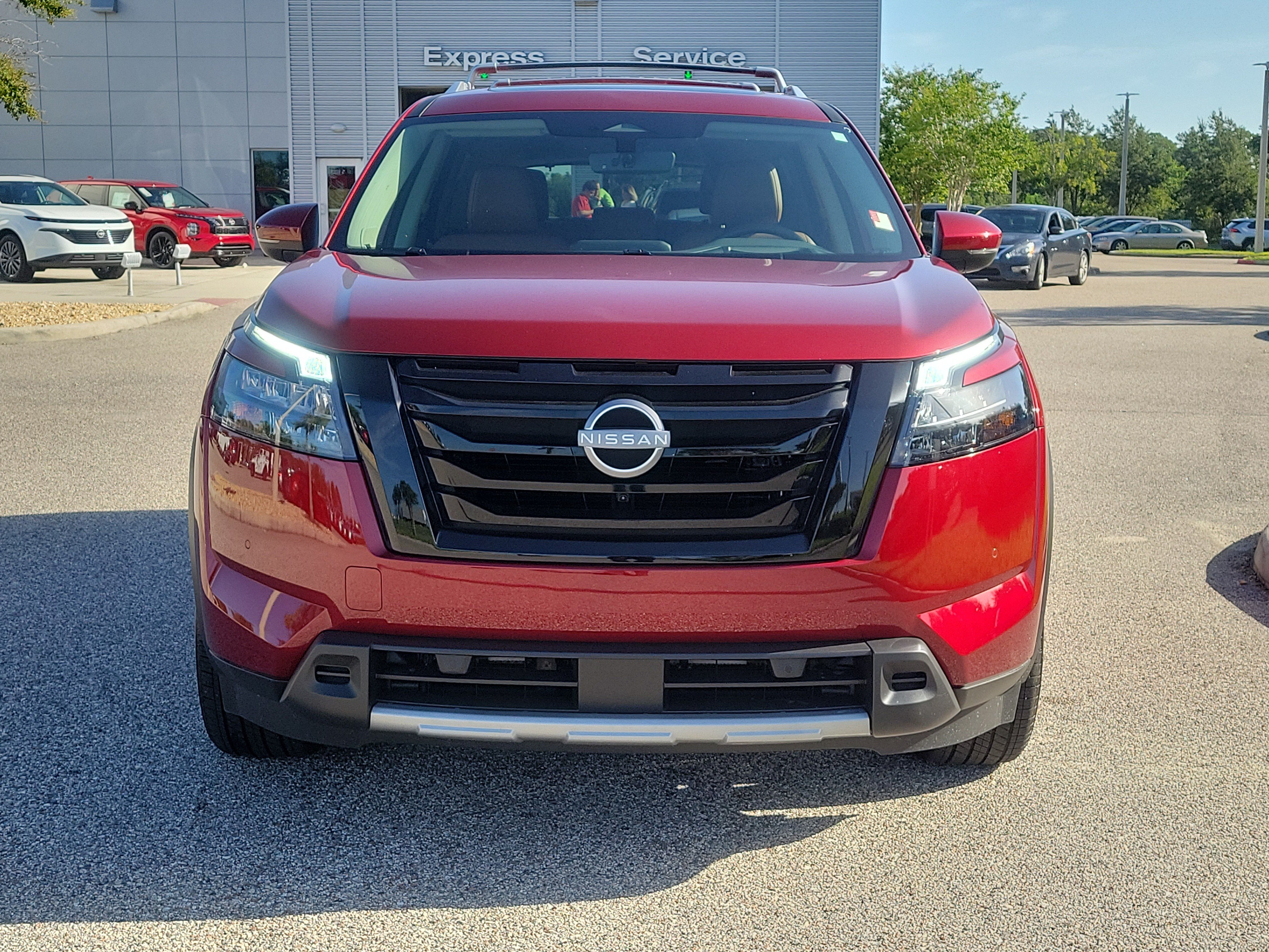 Certified 2025 Nissan Pathfinder Platinum w/ Black Appearance Package FWD image 2