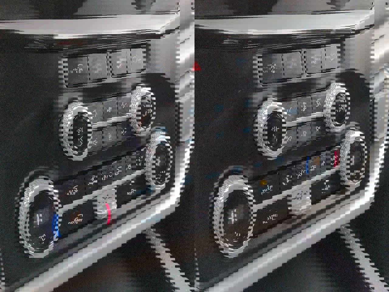 Used 2024 Ford Expedition Max XLT image 28