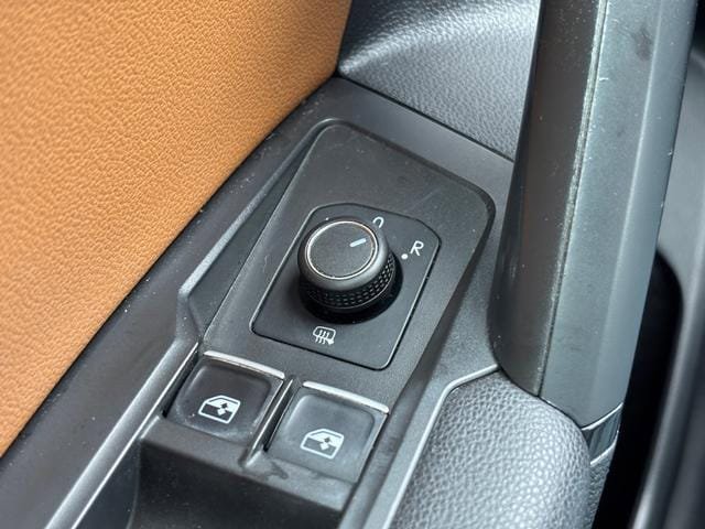 Used 2019 Volkswagen Tiguan SE image 24