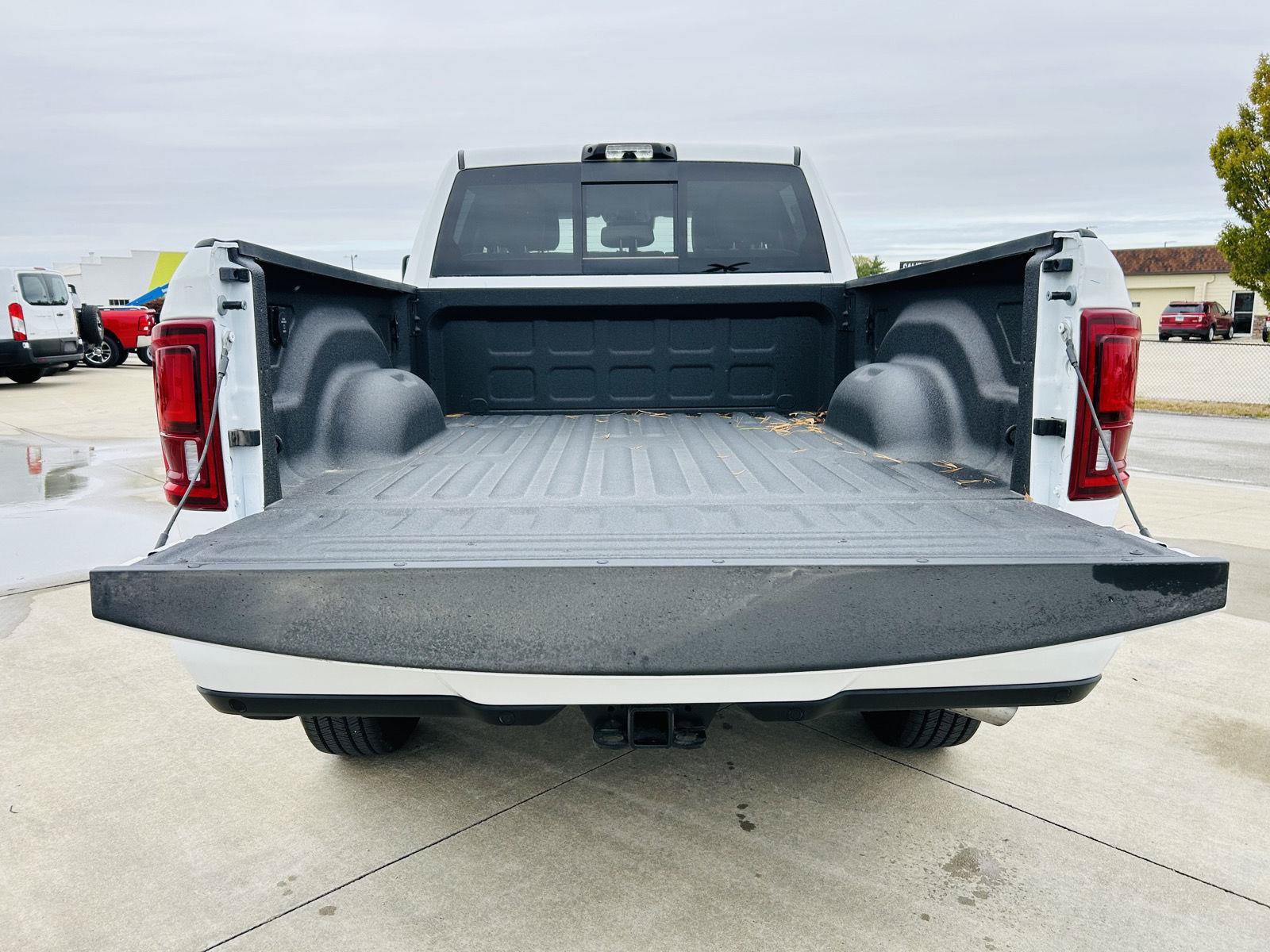 New 2026 RAM 3500 Laramie AWD/4WD image 31