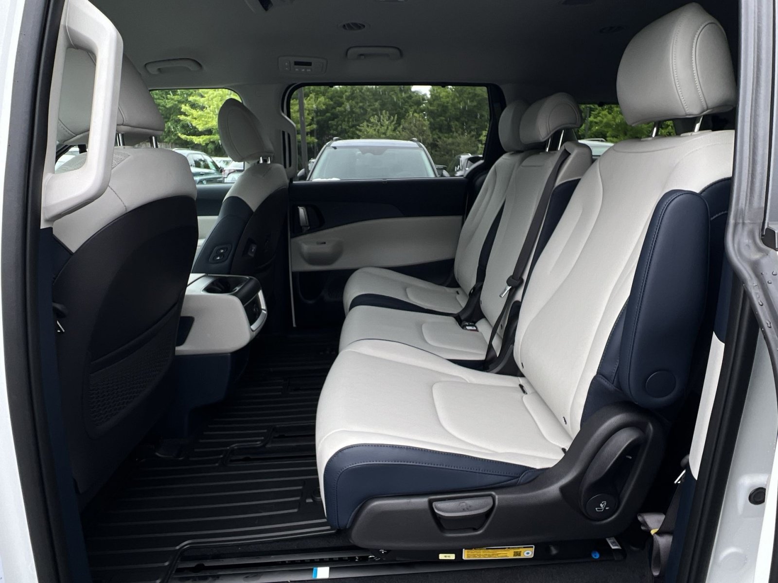 New 2026 Kia Carnival EX FWD image 41