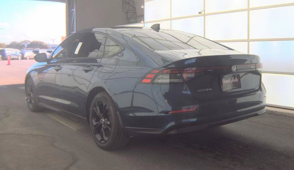 Used 2025 Honda Accord SE image 7