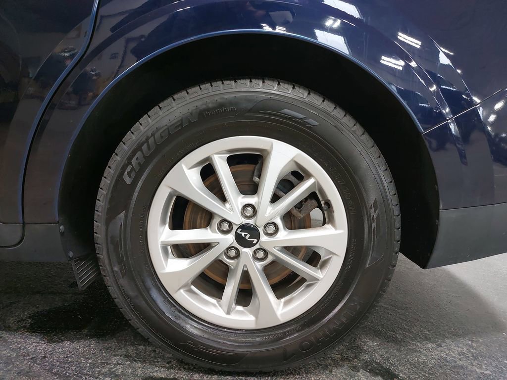 Used 2023 Kia Carnival LX image 33