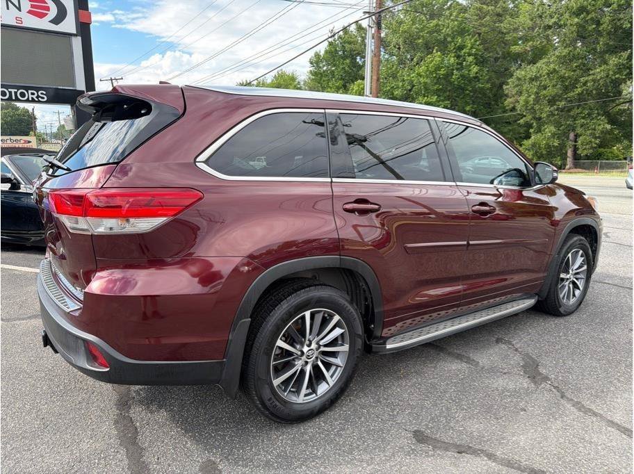 Used 2018 Toyota Highlander XLE FWD image 6