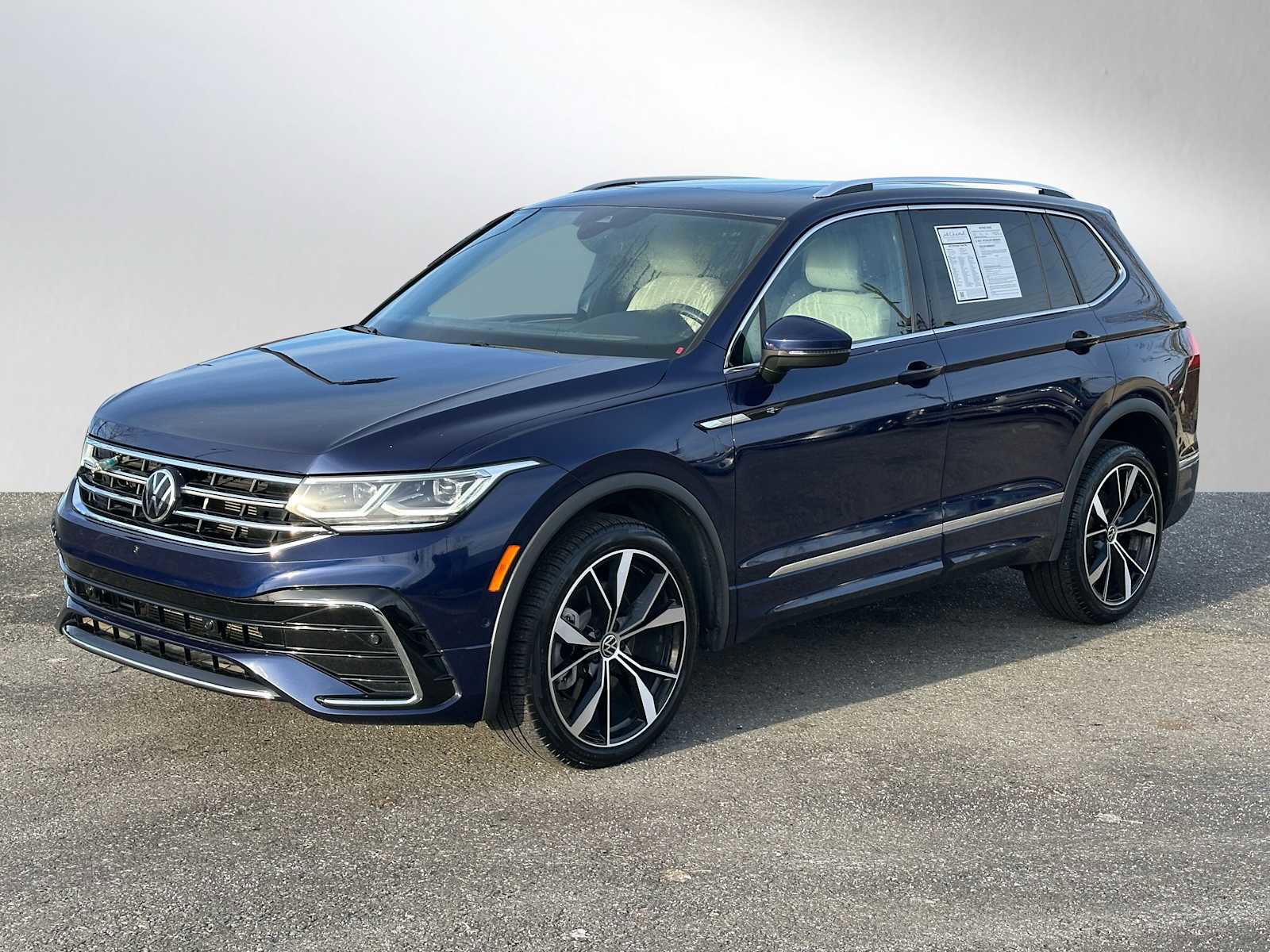 Used 2022 Volkswagen Tiguan SEL R-Line image 7