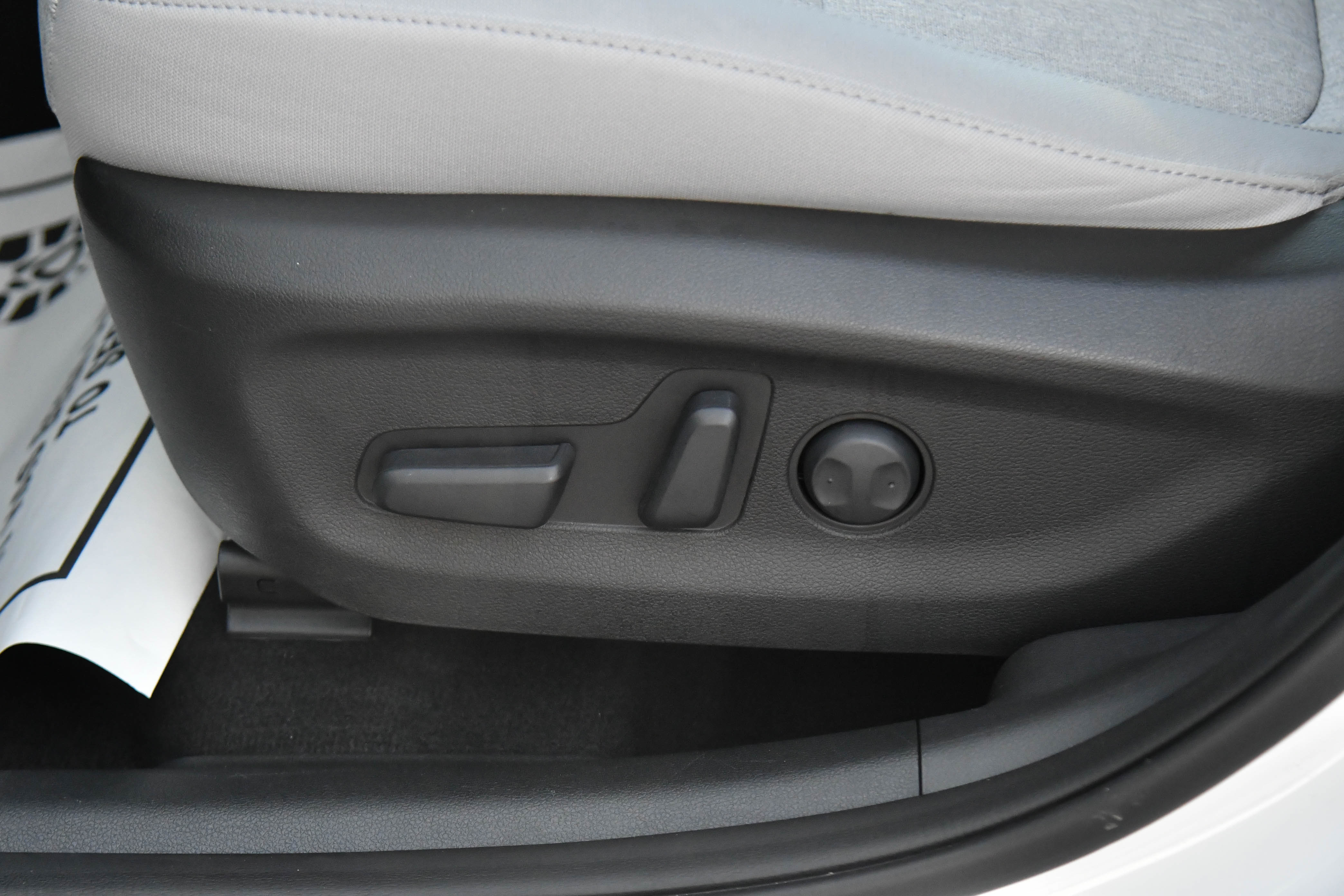 Used 2023 Hyundai Kona SE image 17