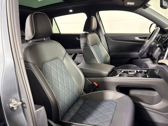 Used 2025 Volkswagen Atlas Cross Sport SEL Premium R-Line image 12