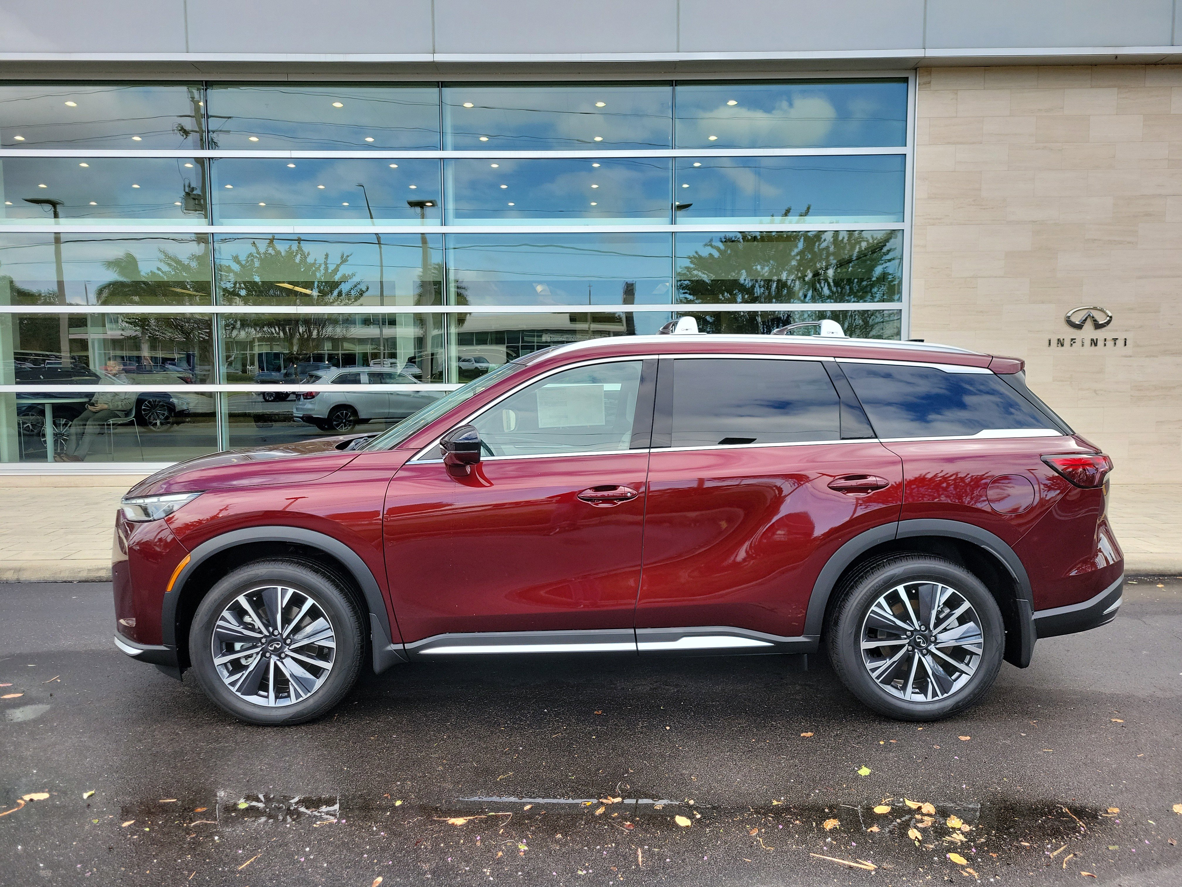 New 2026 INFINITI QX60 Luxe w/ Family Package image 7