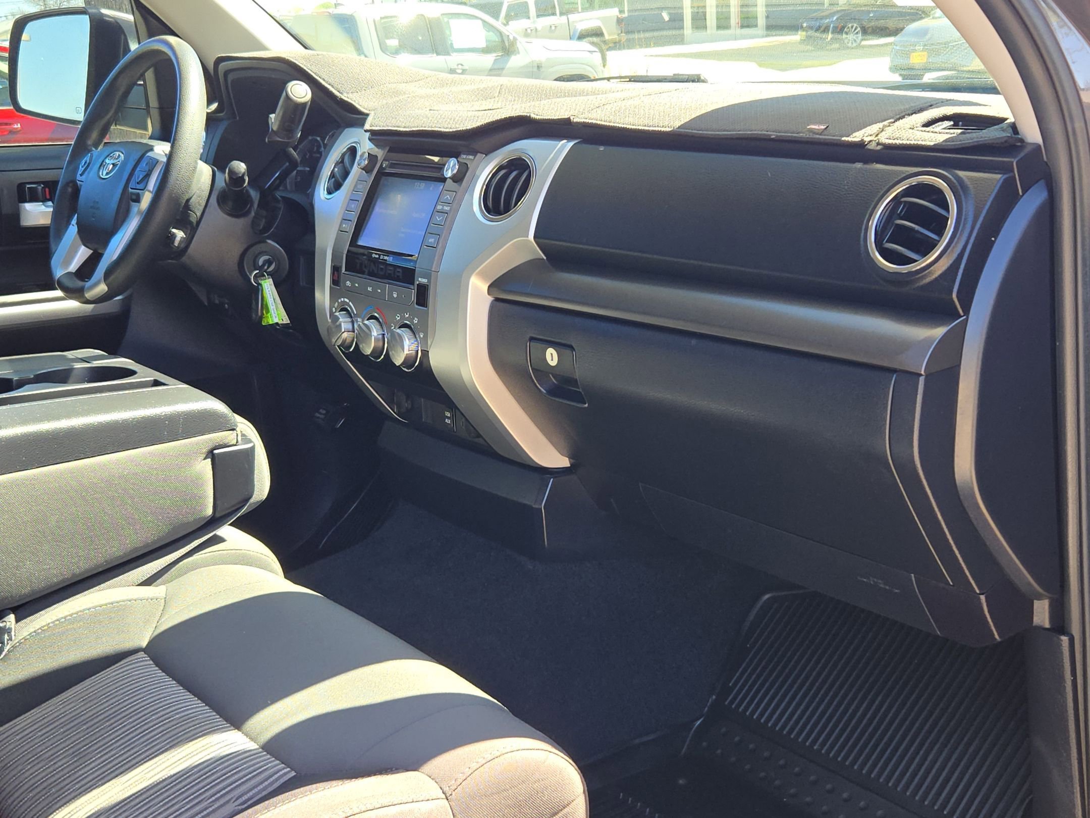 Used 2017 Toyota Tundra SR5 image 28