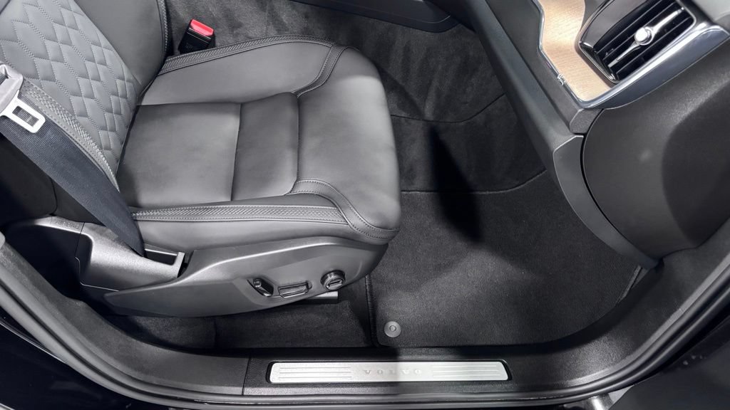 Certified 2026 Volvo XC60 B5 Plus AWD/4WD image 18