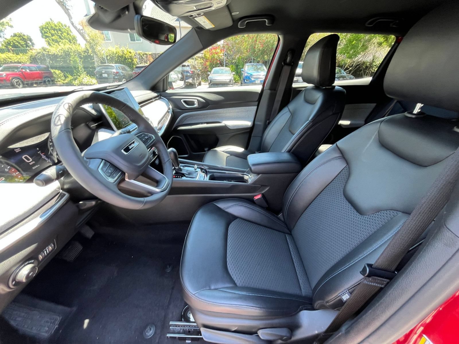 Used 2025 Jeep Compass Latitude AWD/4WD image 25