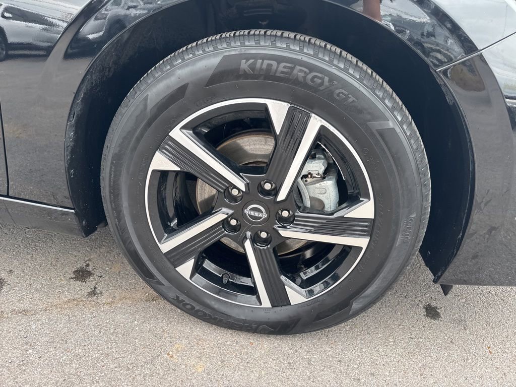 Used 2025 Nissan Sentra SV FWD image 28