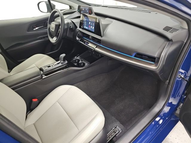 Used 2025 Toyota Prius XLE image 35