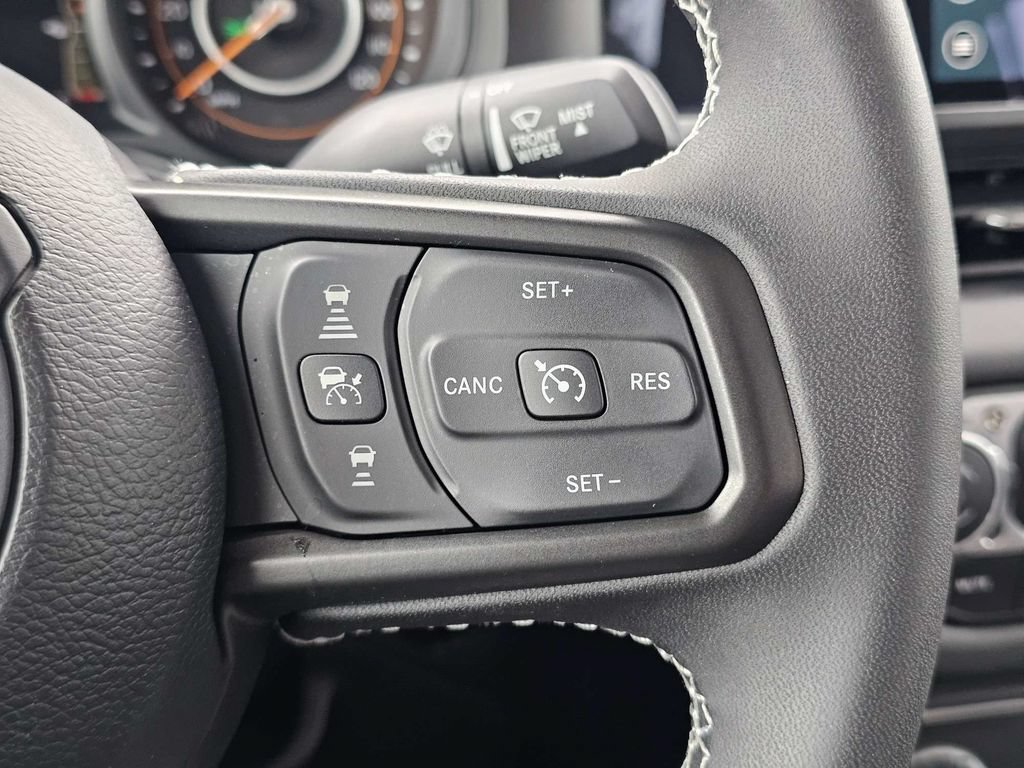 Used 2025 Jeep Gladiator Mojave w/ Technology Group AWD/4WD image 26
