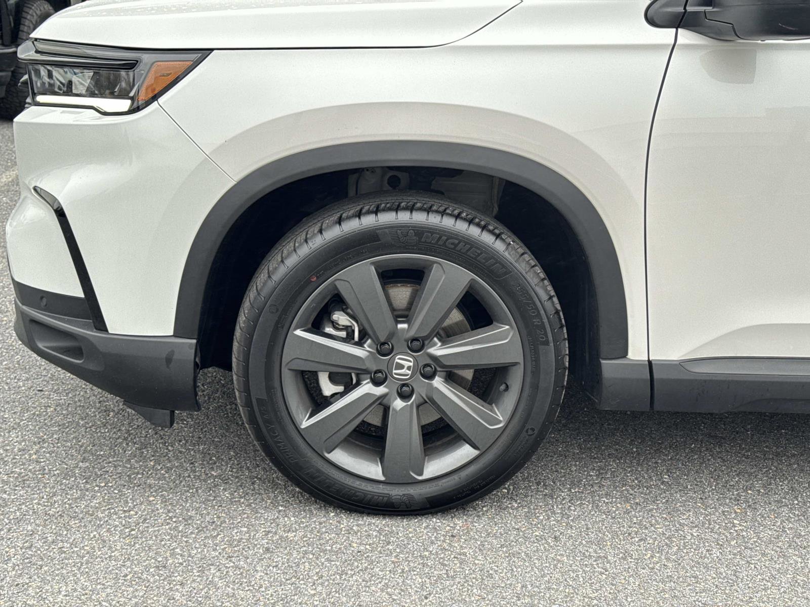 Used 2025 Honda Pilot Sport image 28