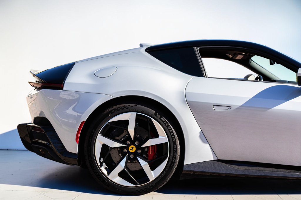Certified 2025 Ferrari 12Cilindri RWD image 17